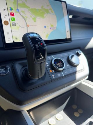 Land Rover Defender 2025