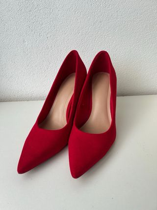 Zapatos de tacón rojos de ante número 39