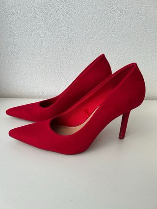 Zapatos de tacón rojos de ante número 39