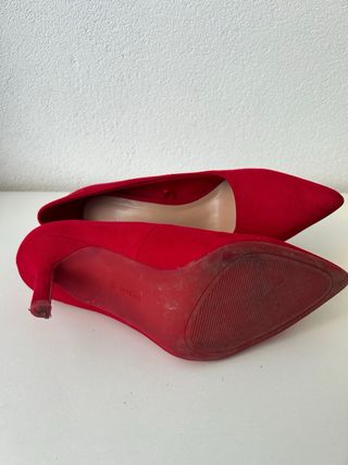 Zapatos de tacón rojos de ante número 39