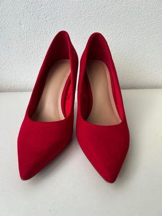 Zapatos de tacón rojos de ante número 39