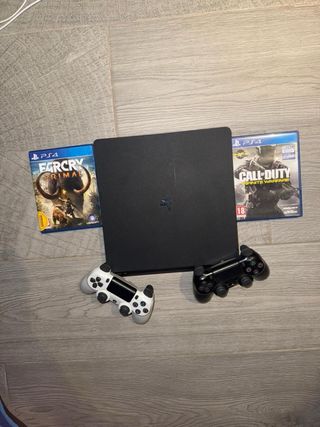 PS4 Slim Negra + 2 Juegos y 2 Mandos