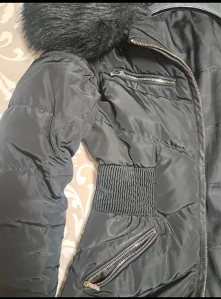 Abrigo Morgan negro con pelo desmontable en cuello