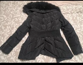 Abrigo Morgan negro con pelo desmontable en cuello