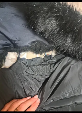 Abrigo Morgan negro con pelo desmontable en cuello