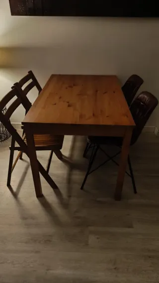 Mesa de comedor Ikea de pino
