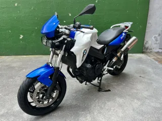 BMW F800 R Azul y Blanca