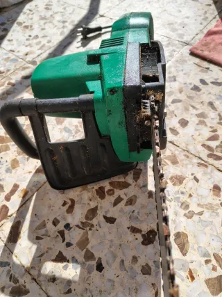 Sierra eléctrica Black & Decker