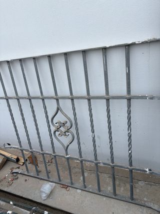 Ventana aluminio 123x120 mas cajón y reja