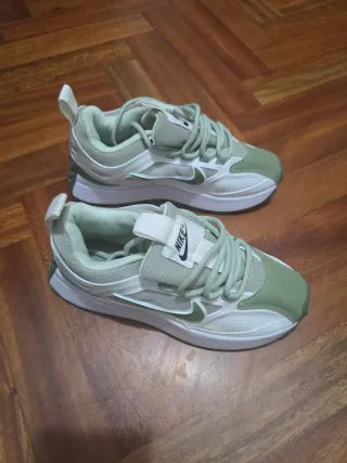 Zapatillas Nike Verdes y Blancas