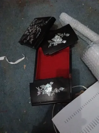 Joyeros orientales negros y rojos a reparar