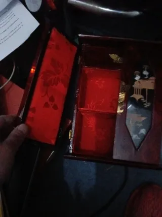 Joyeros orientales negros y rojos a reparar