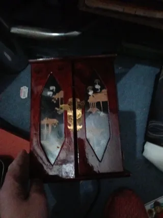 Joyeros orientales negros y rojos a reparar