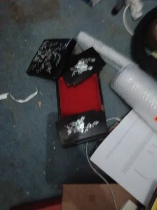 Joyeros orientales negros y rojos a reparar