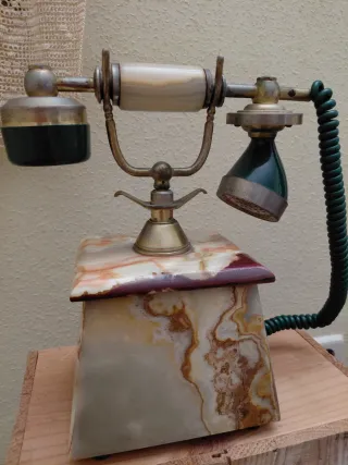 Teléfono antiguo de mármol