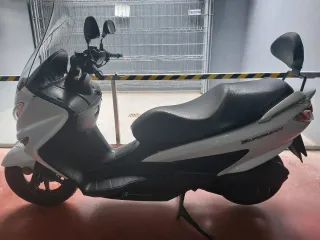 Suzuki Burgman 125 Scooter