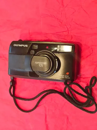 Cámara Olympus Superzoom 105 Negra