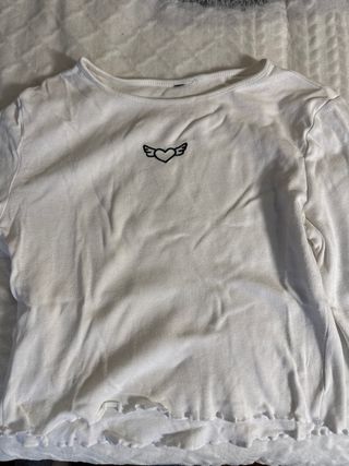 Camiseta manga larga con corazón y alas
