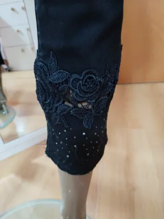 Pantalón vaquero negro crop