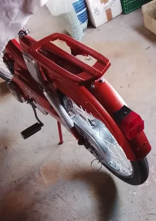 Mobilette Roja Plata