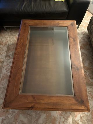 Mesa de centro de madera con cristal