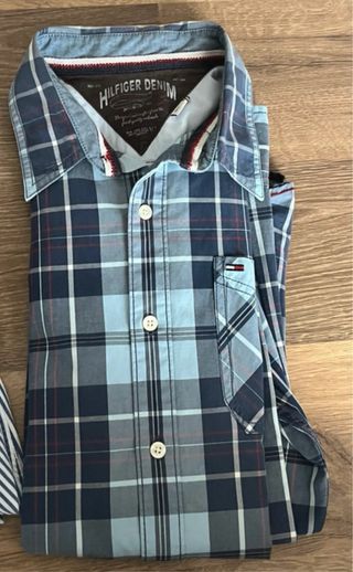 Lote de 4 Camisas  2 Tommy Hilfiger Denim (M e S)