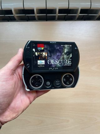 PSP GO Negra + Cargador Original