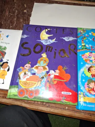 Libros infantiles uno de ellos educativo.
