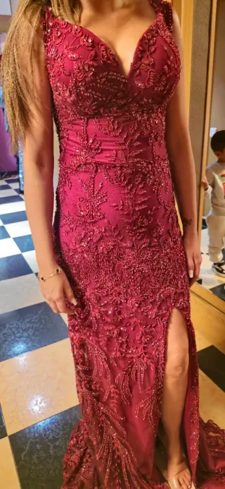 Vestido rojo pedrería fiesta largo