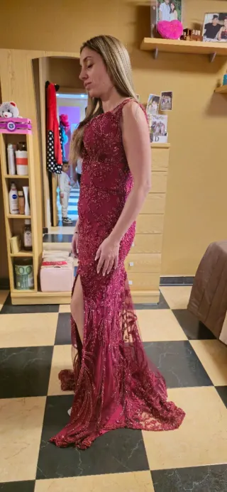 Vestido rojo pedrería fiesta largo