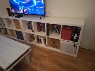 Mueble Estantería Kallax Blanco Madera y vidrio.