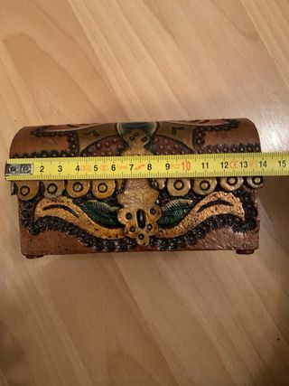Cofre joyero de madera pintado a mano 14x8x8cm