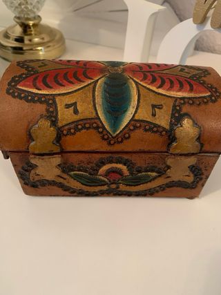Cofre joyero de madera pintado a mano 14x8x8cm
