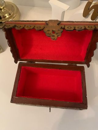 Cofre joyero de madera pintado a mano 14x8x8cm