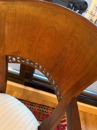 Butaca de madera maciza estilo clásico