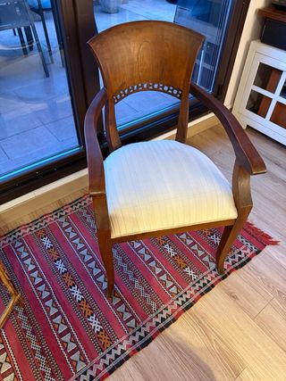 Butaca de madera maciza estilo clásico