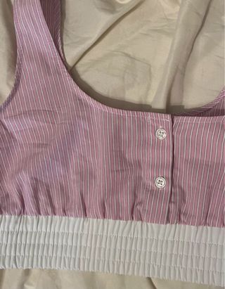 Top corto rosa y blanco