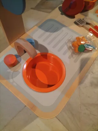 Cocinita de madera Sevi con accesorios