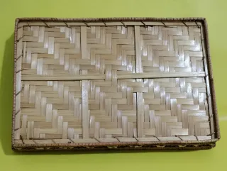Bandeja de mimbre rectangular
