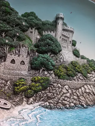 Plato decorativo castillo y mar, en relieve