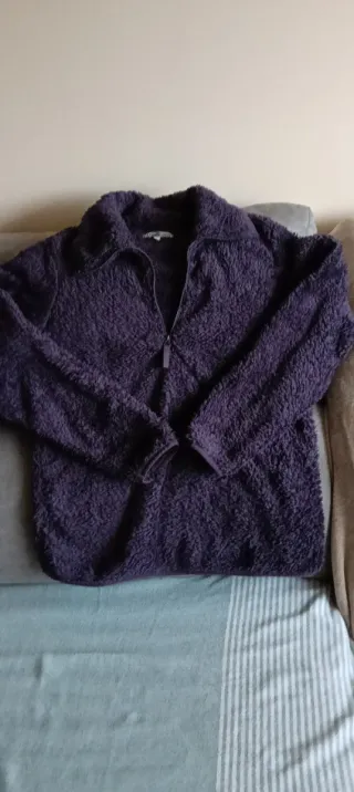 Jersey pelo talla L cuello alto morado