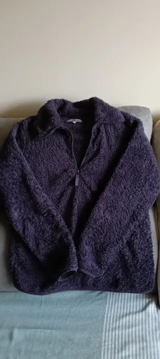 Jersey pelo talla L cuello alto morado