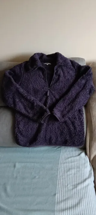 Jersey pelo talla L cuello alto morado