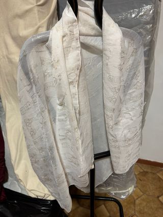 Sciarpa bianca con geroglifici