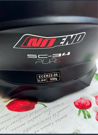 Casco de moto negro abatible