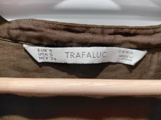 Blusa Zara satinada caqui