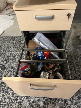 Mesa de oficina esquinera ( Esta desmontada)