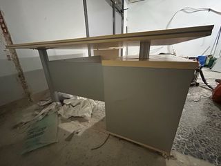 Mesa de oficina esquinera ( Esta desmontada)