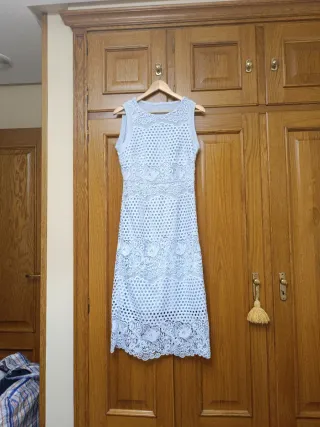 Vestido azul de encaje sin mangas