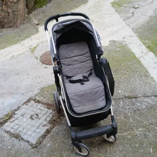 Cochecito de bebé gris